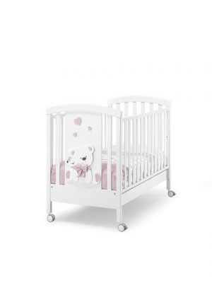 Erbesi Babymöbel-Set "Kinderzimmer-Set aus Massivholz 3-tlg: Babybett ab 0, Kommode und Schrank Rosa", Eine große praktische Schublade, schwenkbare Räder aus nicht abfärbendem Gummi, höhenverstellbare Liegefläche. Kommode mit 3 großen Schubladen . Der Schrank verfügt über einen höhenverstellbaren Regalboden und eine Kleiderstange.