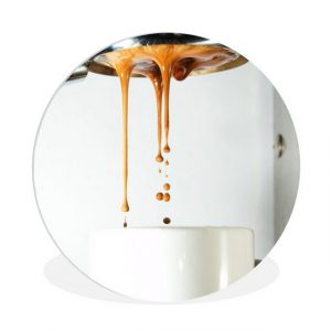 MuchoWow Gemälde "Der Kaffee fließt aus der Kaffeemaschine in die Kaffeetasse", (1 St), Rundes wandbild für Wohnzimmer, Wandkreis, Wandschmuck, 90x90 cm