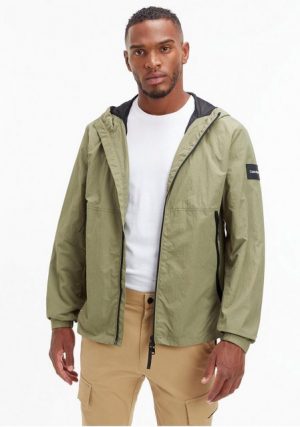 Calvin Klein Blouson CRINKLE NYLON BLOUSON W. HOOD mit Calvin Klein Logo-Badge auf dem Ärmel