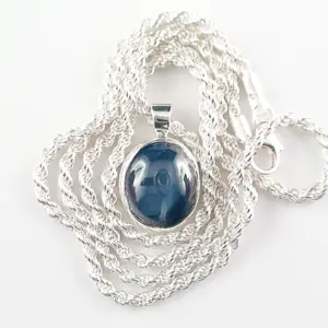 Blauer 8,59 ct. Sternsaphir Anhänger aus 935er Silber mit Silberkette